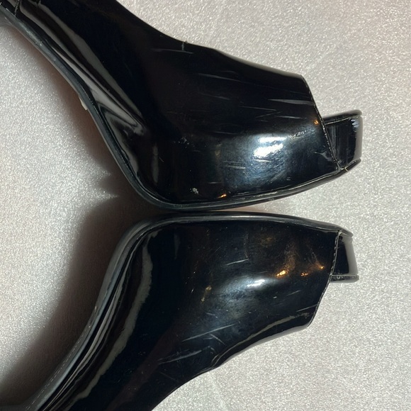 Chinese Laundry Hotness platform patent pumps. Peep toe open toe. - Picture 6 of 10